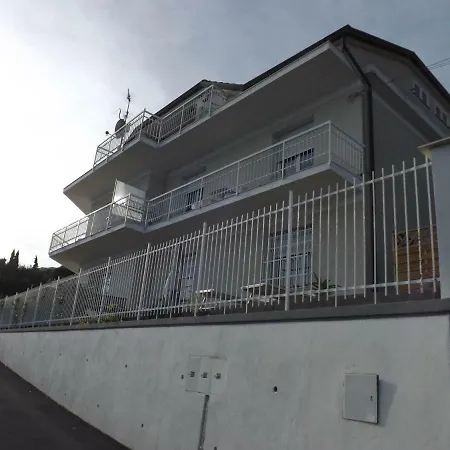 Guest house Momart