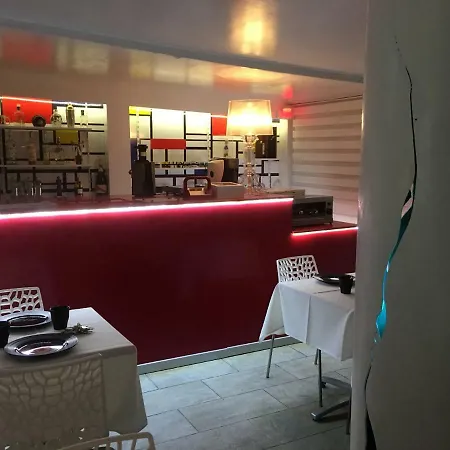 Casa de hóspedes Momart