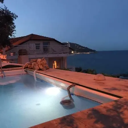 Momart * Marina dʼAndora