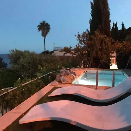 Momart Guest house