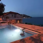 Momart * Marina dʼAndora