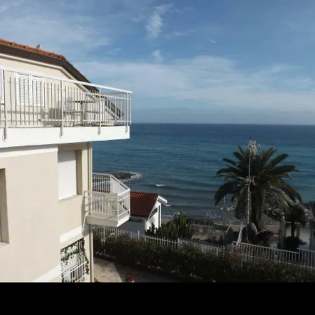 Momart Affittacamere *