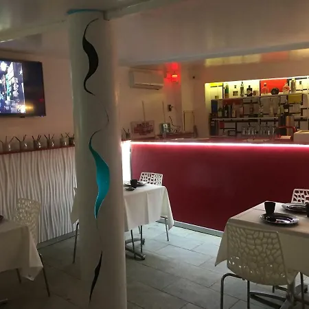 Guest house Momart *